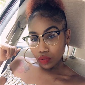 Meet your Posher, Litarrika